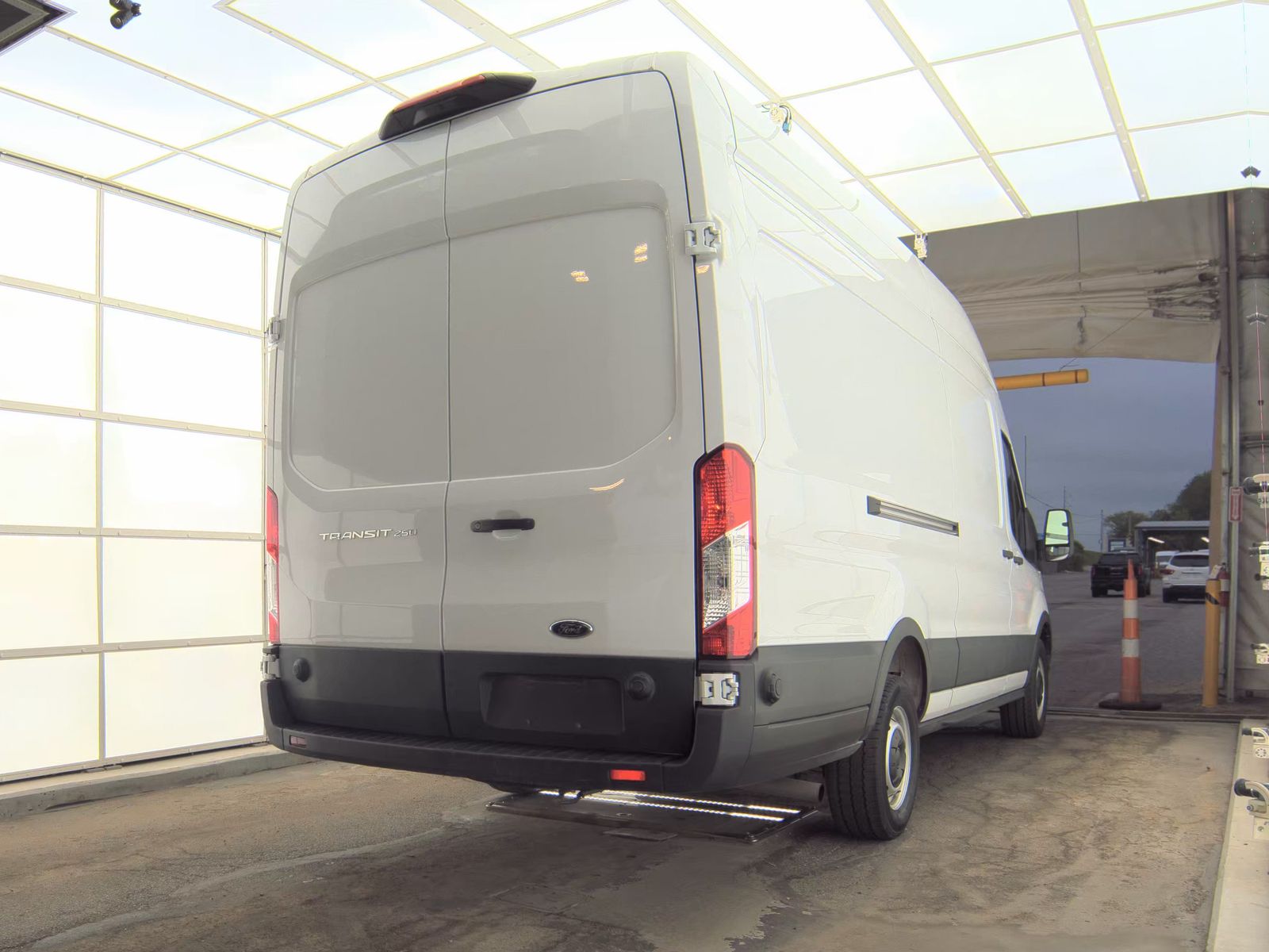 FORD TRANSIT 250 - 6