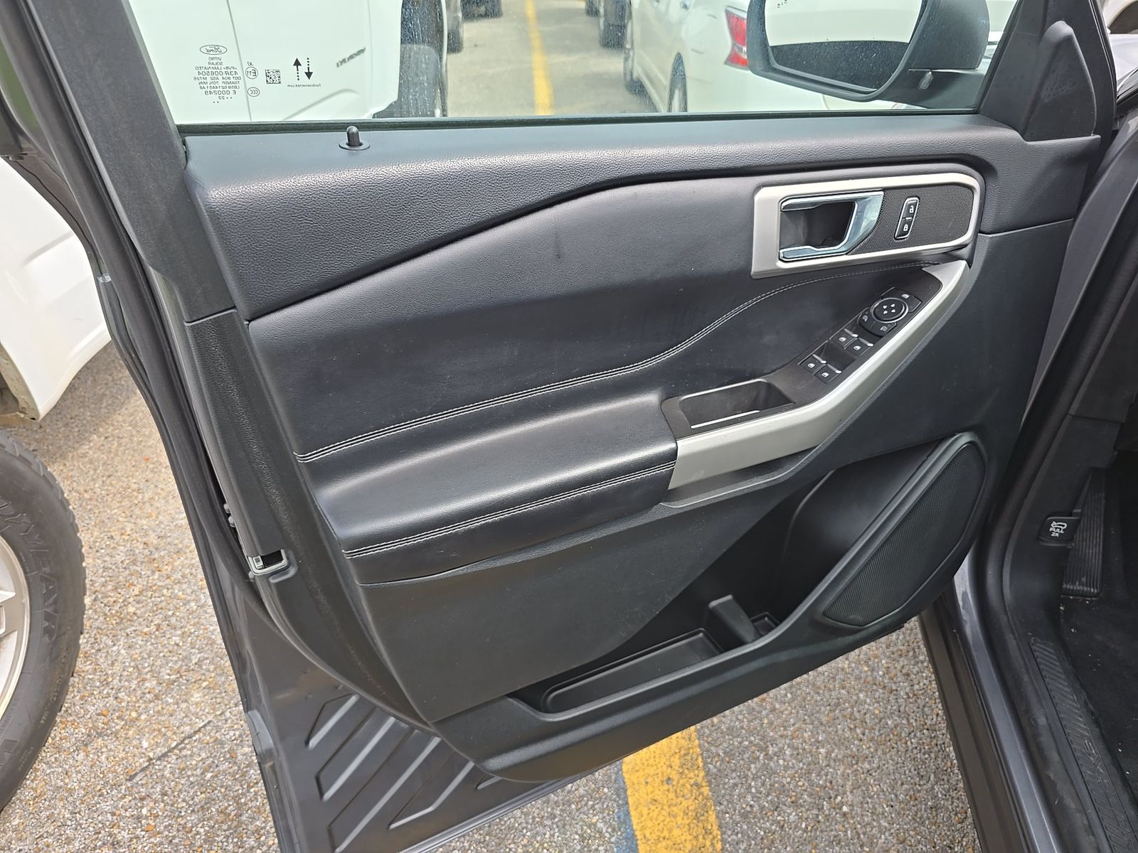 FORD EXPLORER - 10