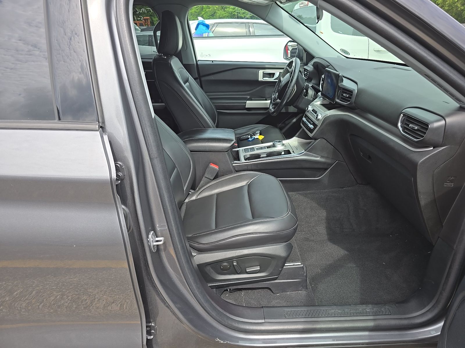 FORD EXPLORER - 9
