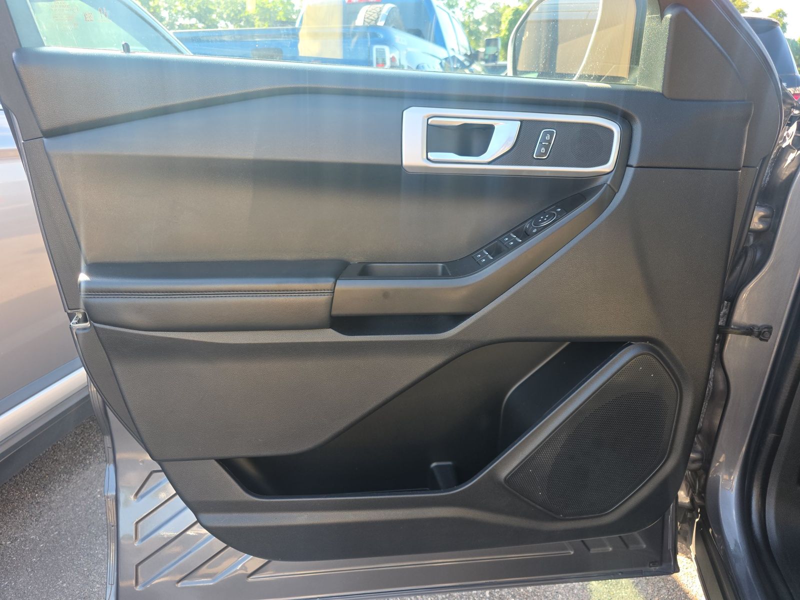 FORD EXPLORER - 10