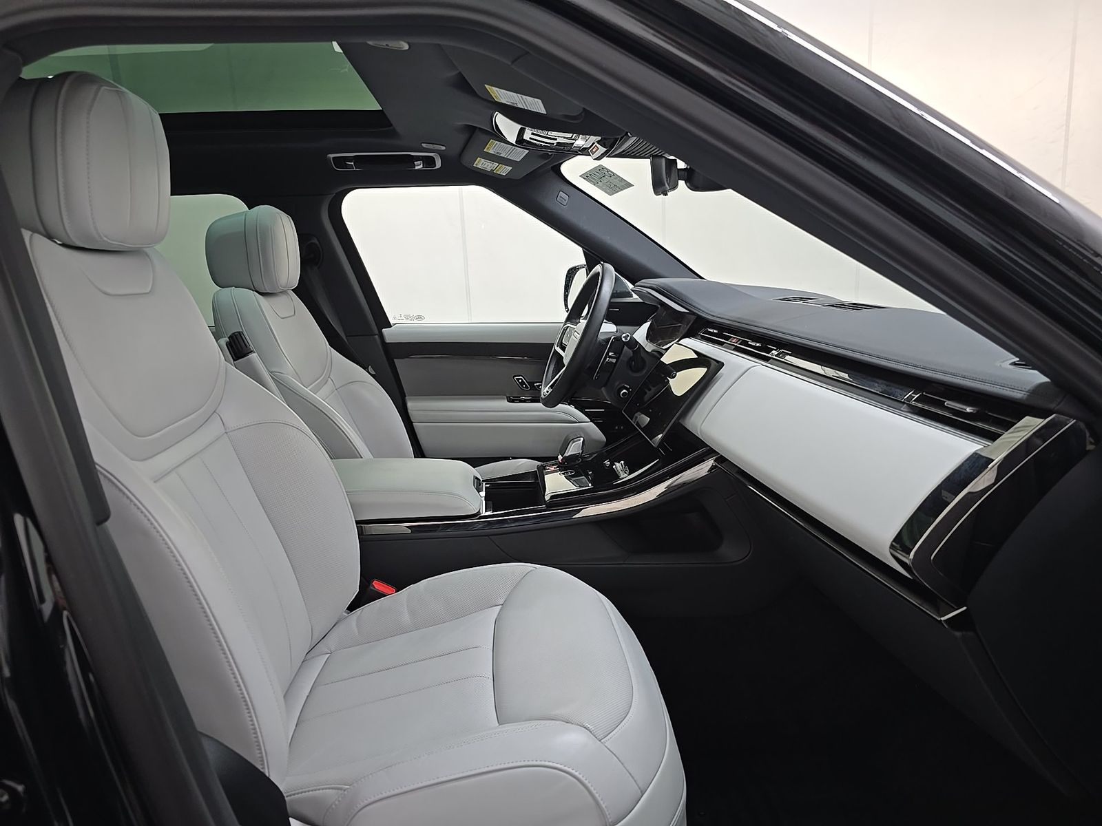 2025 Land Rover Range Rover Sport SE FWD