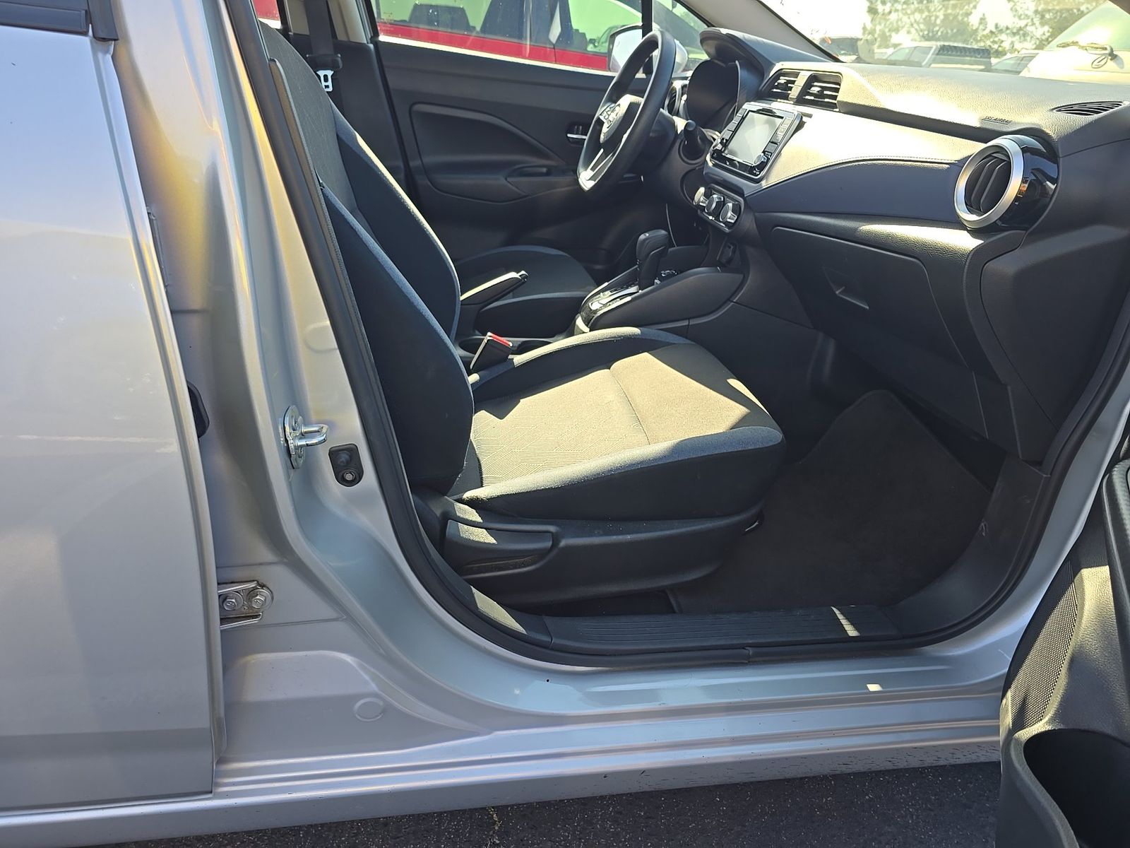 NISSAN VERSA - 9