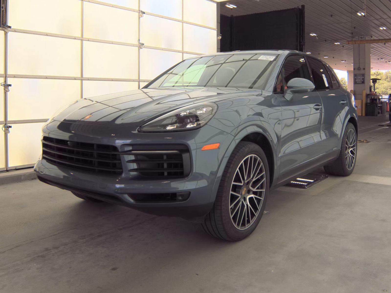 PORSCHE CAYENNE - 1