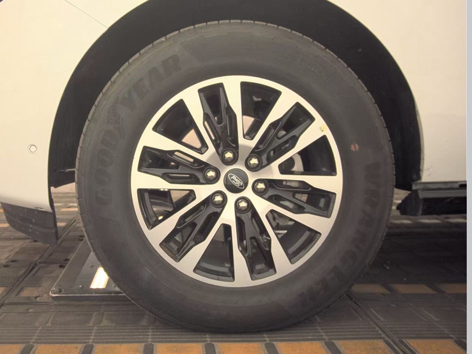 FORD EXPEDITION - 10