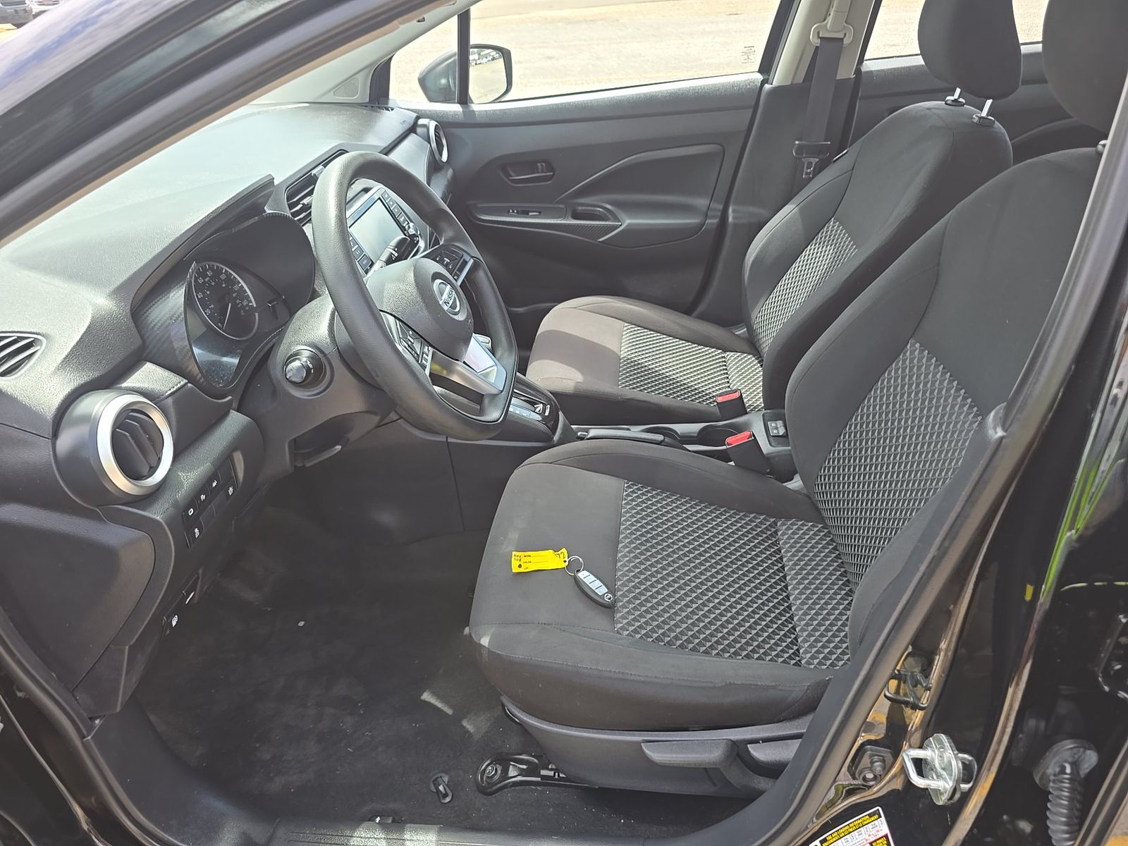 NISSAN VERSA - 8