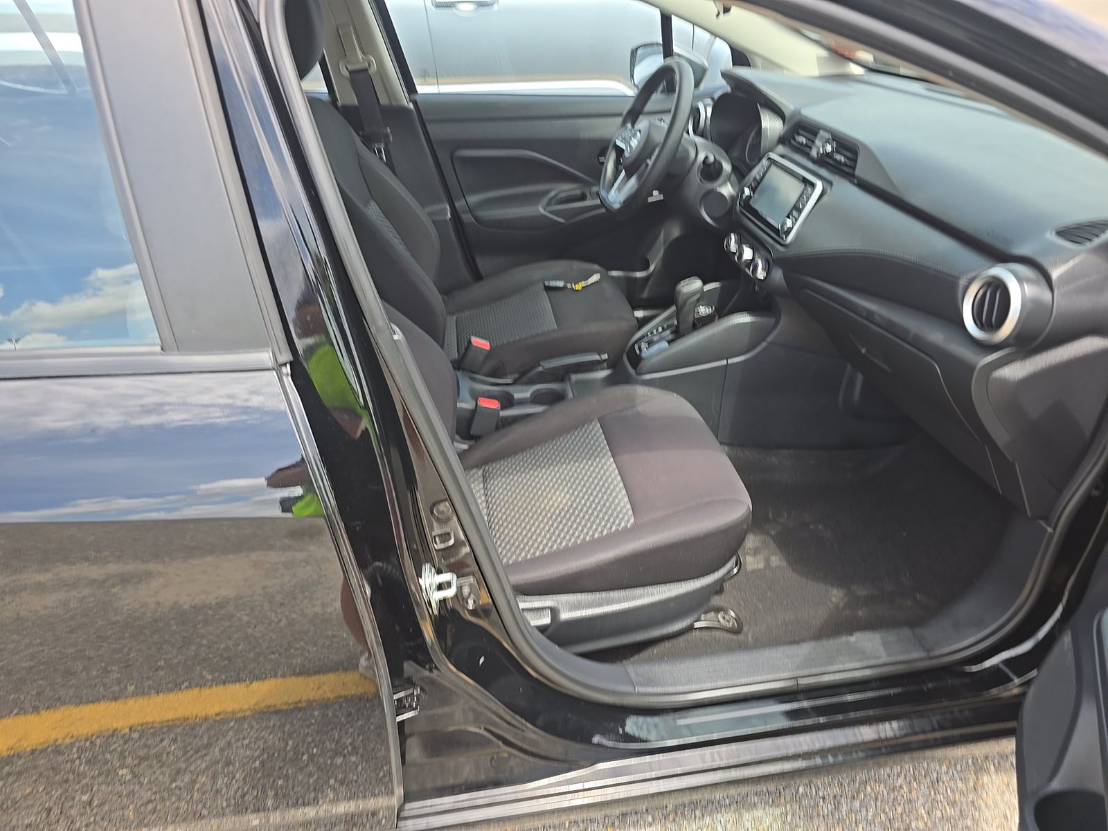 NISSAN VERSA - 9