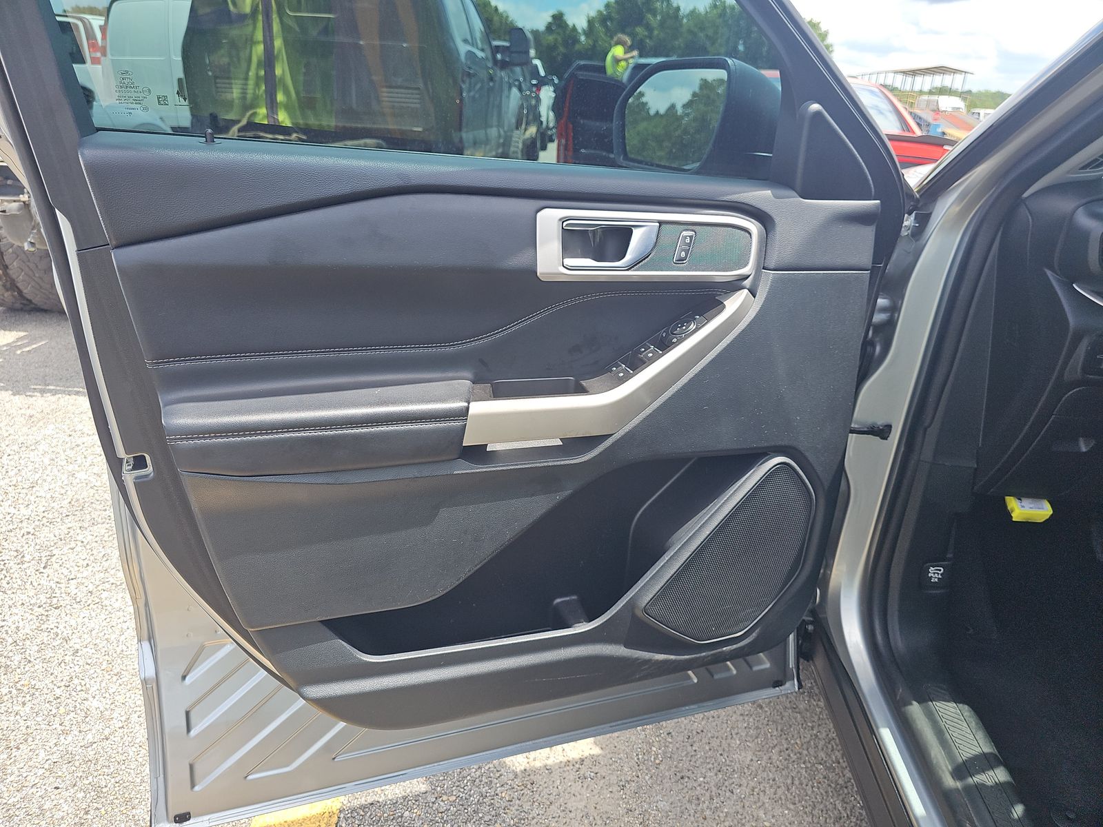 FORD EXPLORER - 10