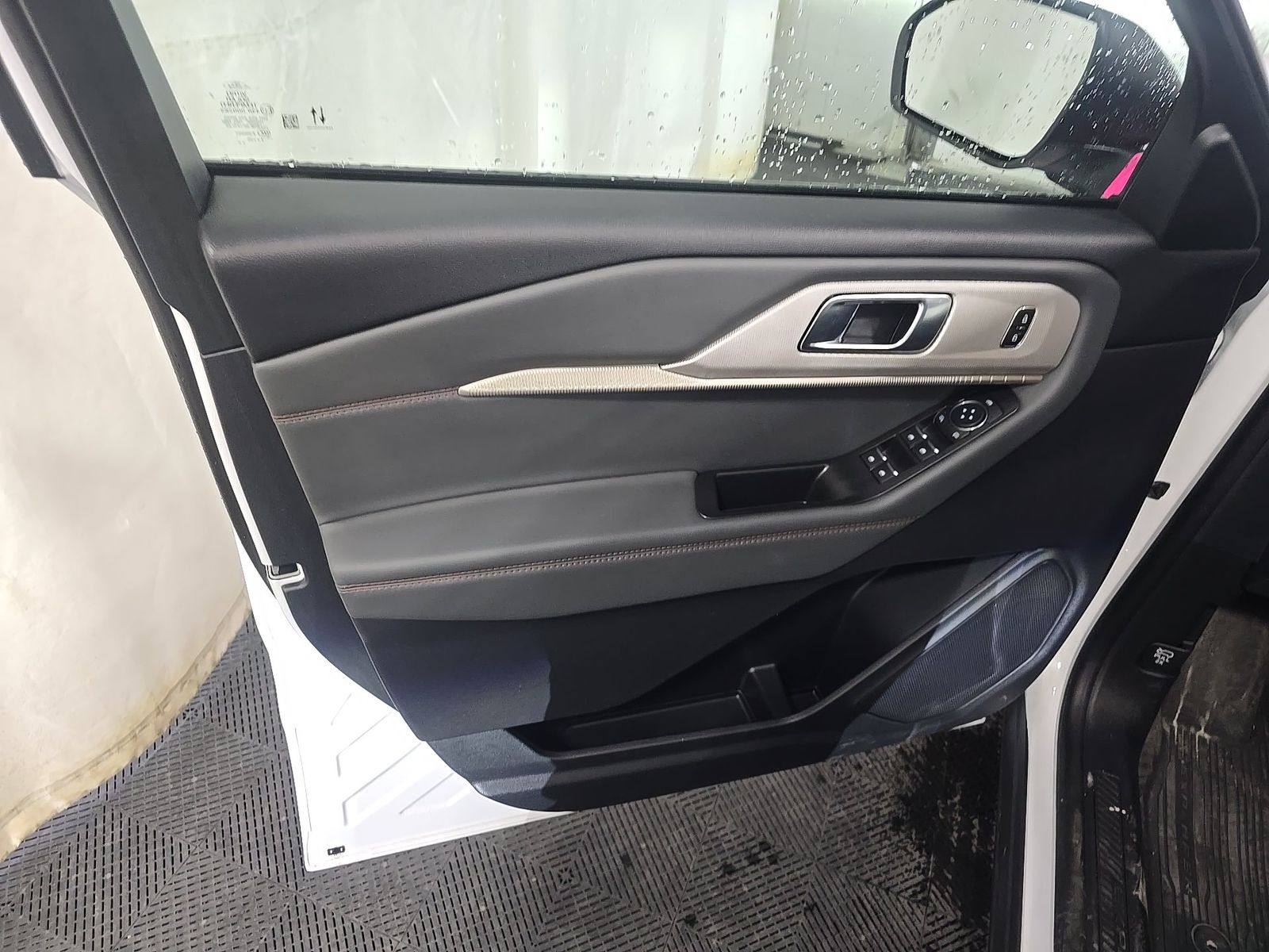 FORD EXPLORER - 10