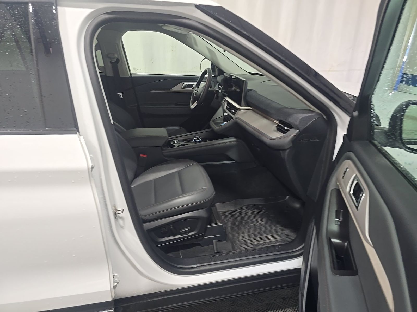 FORD EXPLORER - 9
