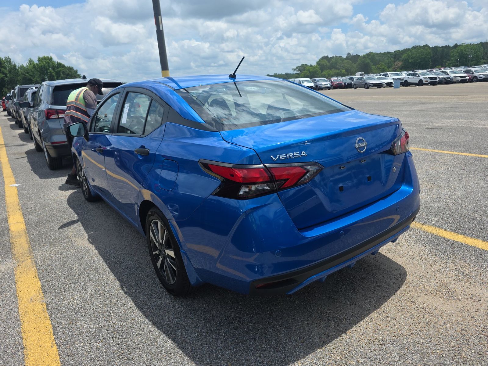 NISSAN VERSA - 7