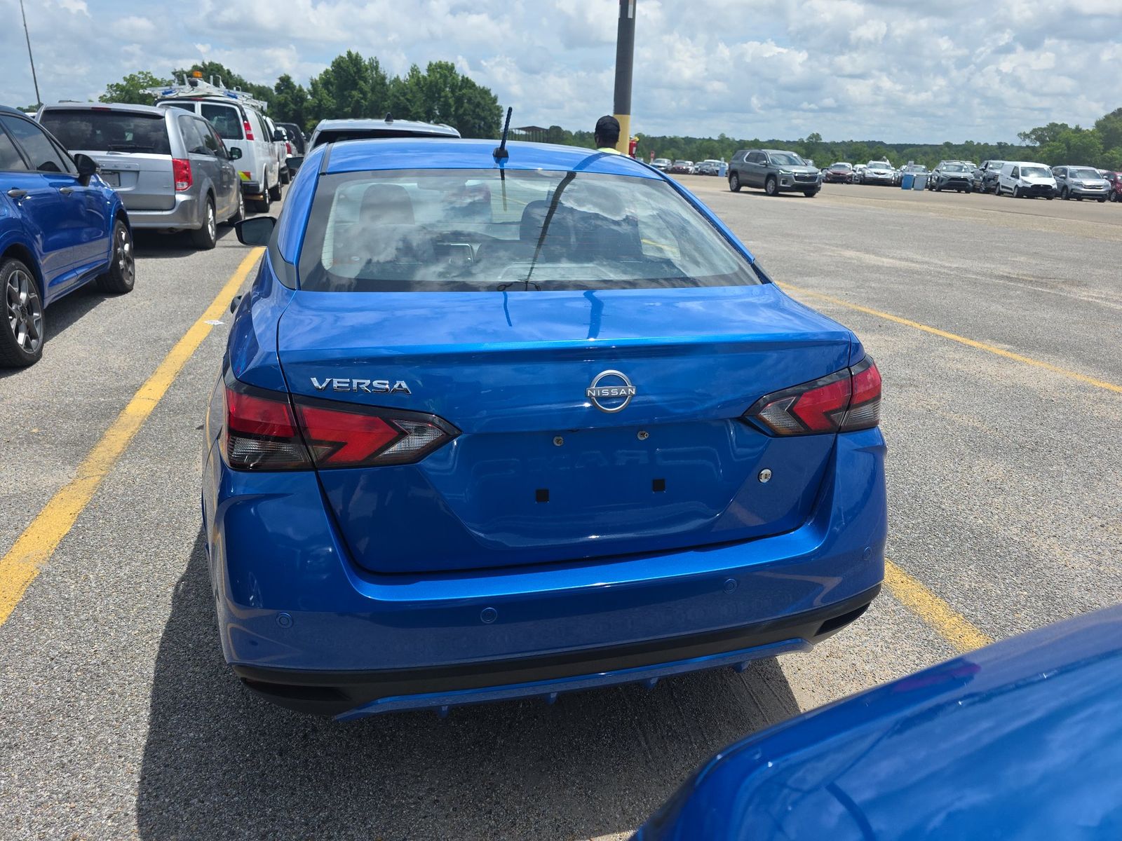 NISSAN VERSA - 6