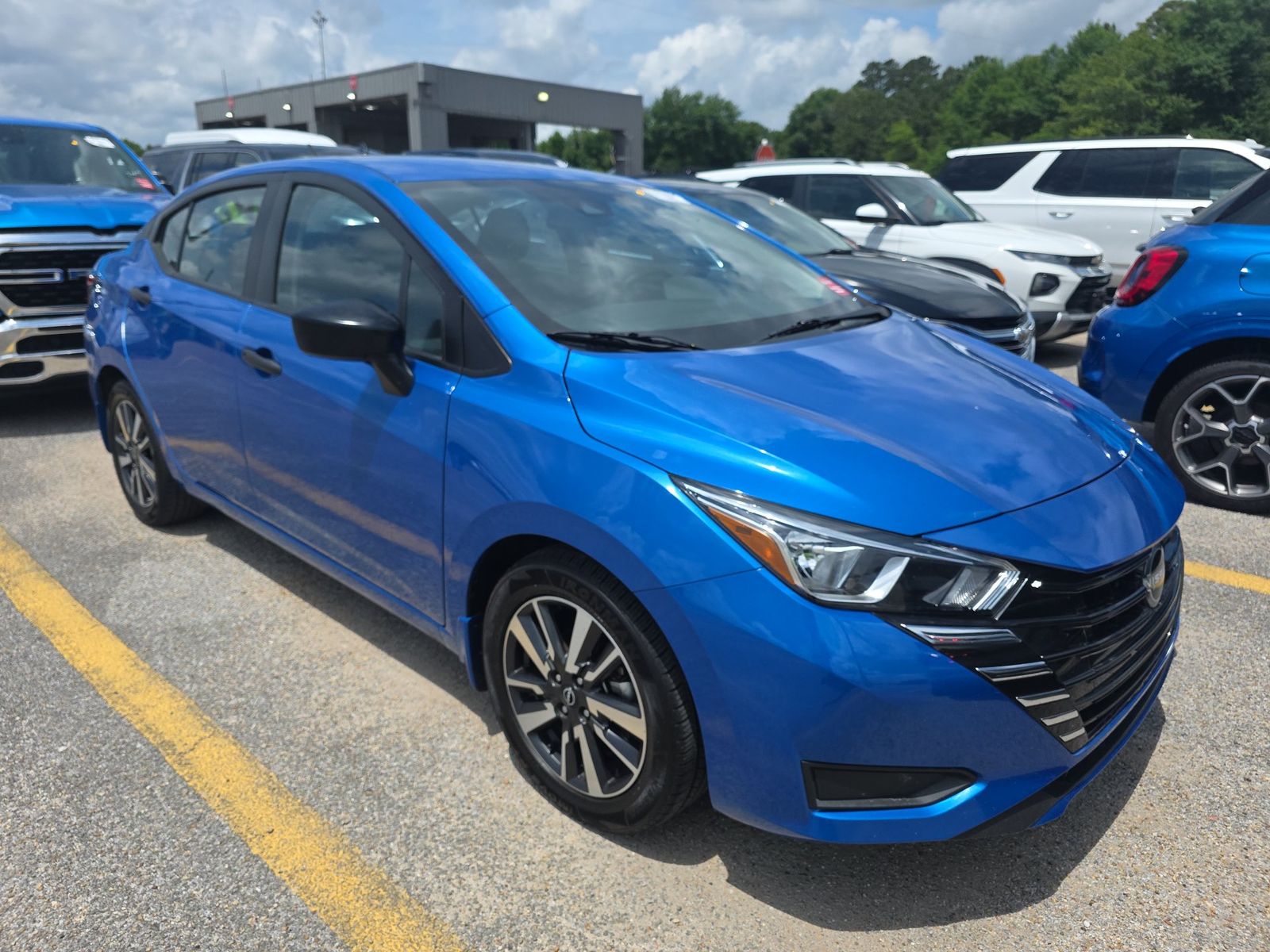 NISSAN VERSA - 4