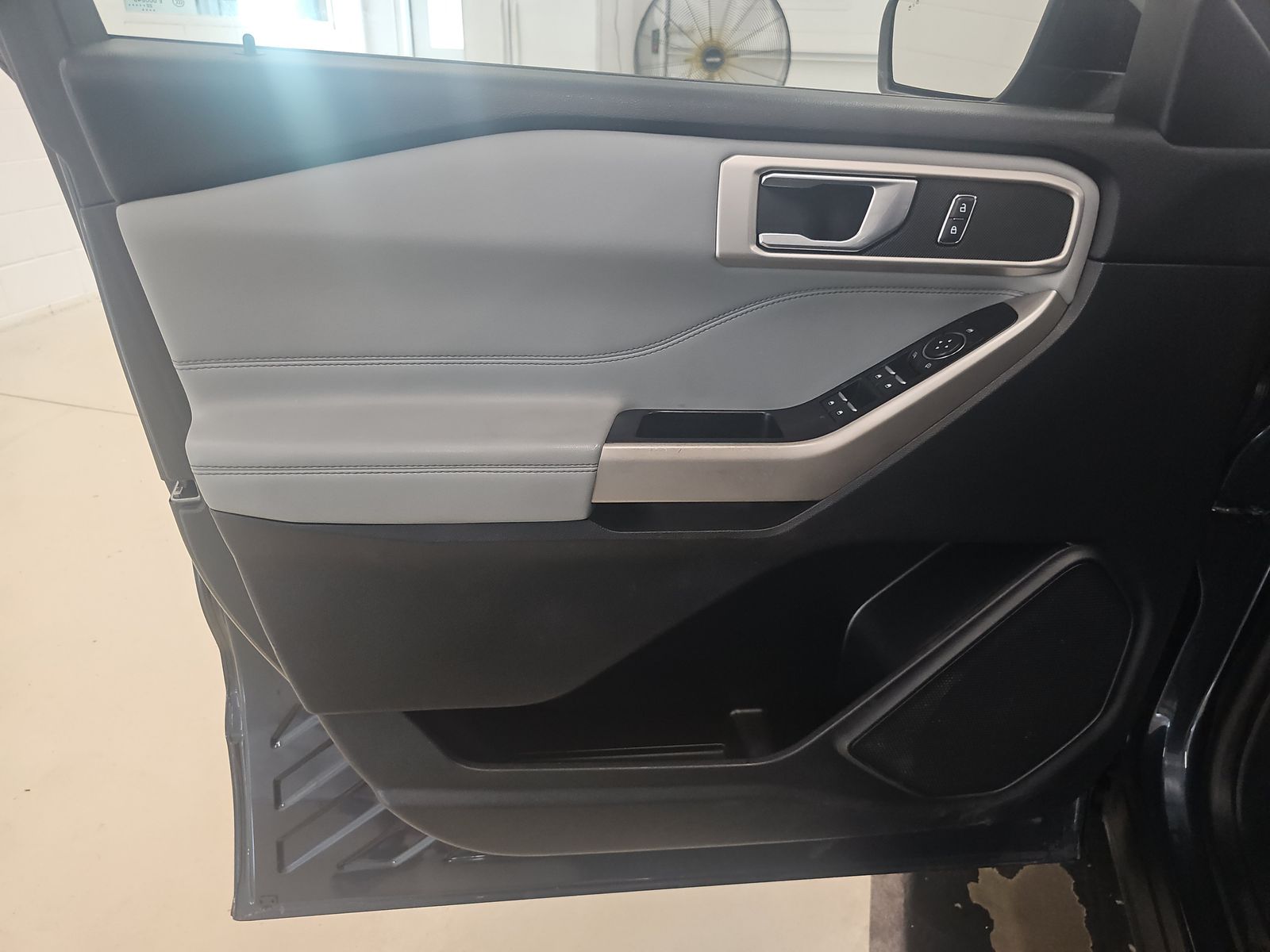 FORD EXPLORER - 10