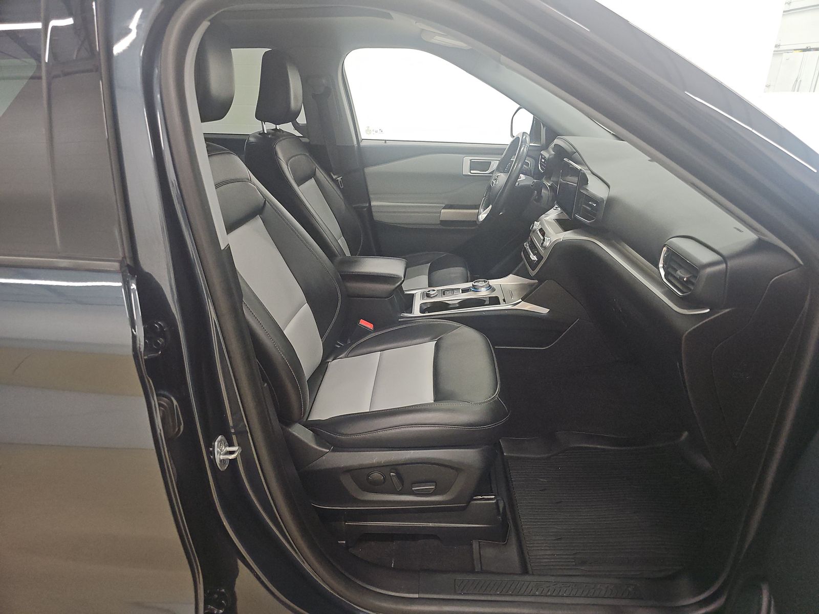FORD EXPLORER - 9