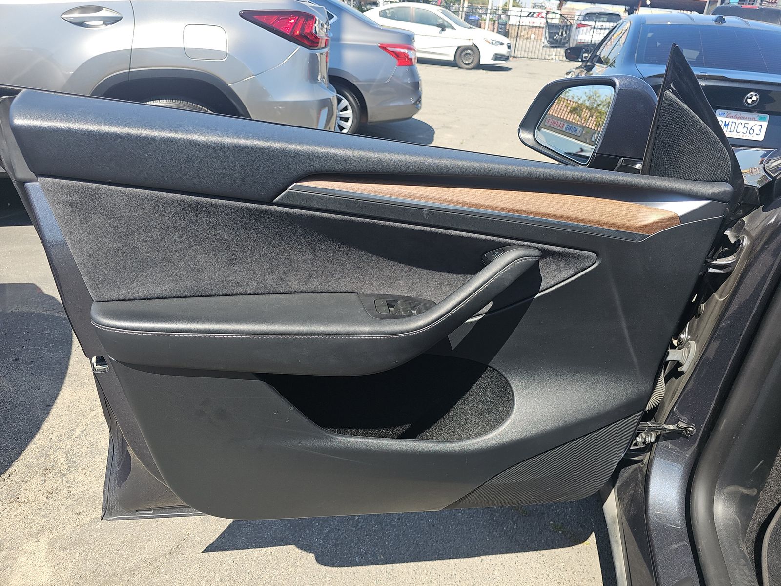 TESLA MODEL Y - 10
