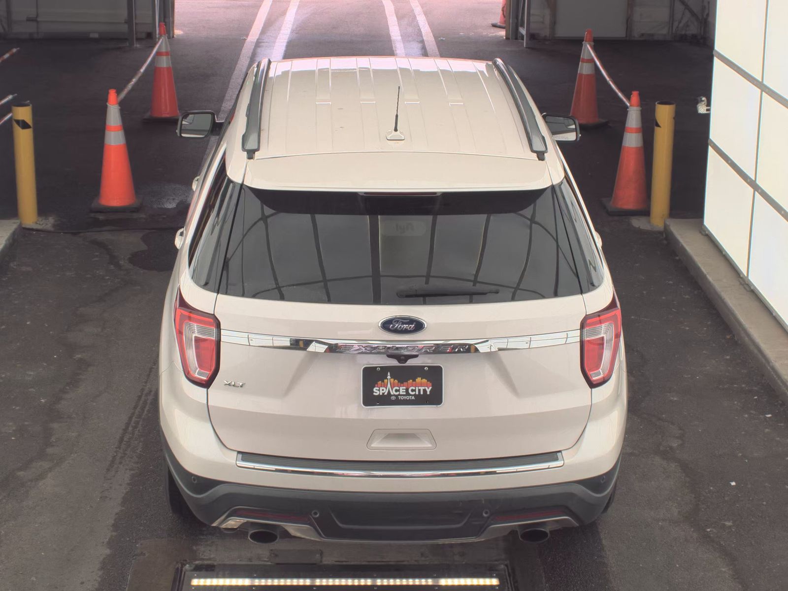 FORD EXPLORER - 7
