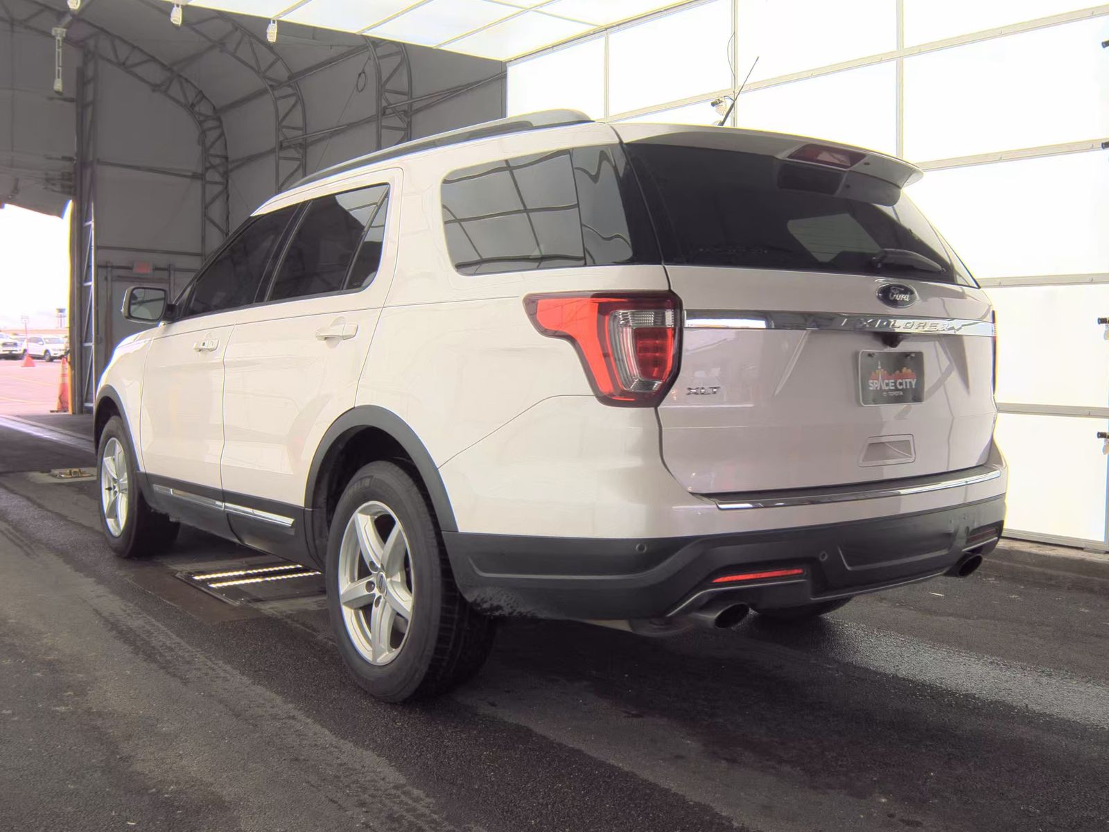 FORD EXPLORER - 9