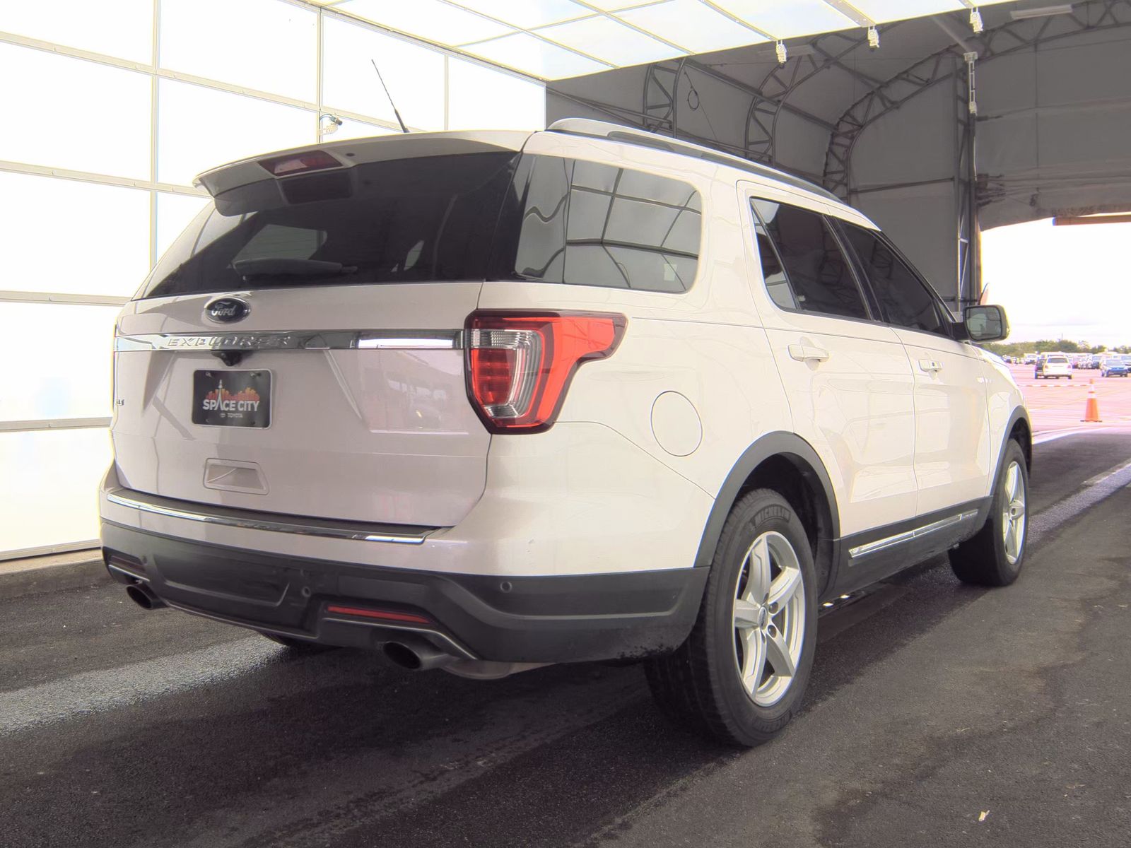 FORD EXPLORER - 6