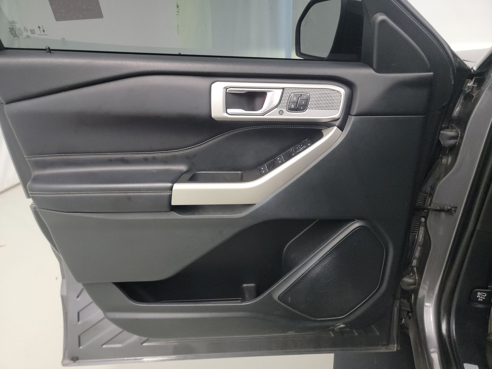 FORD EXPLORER - 10