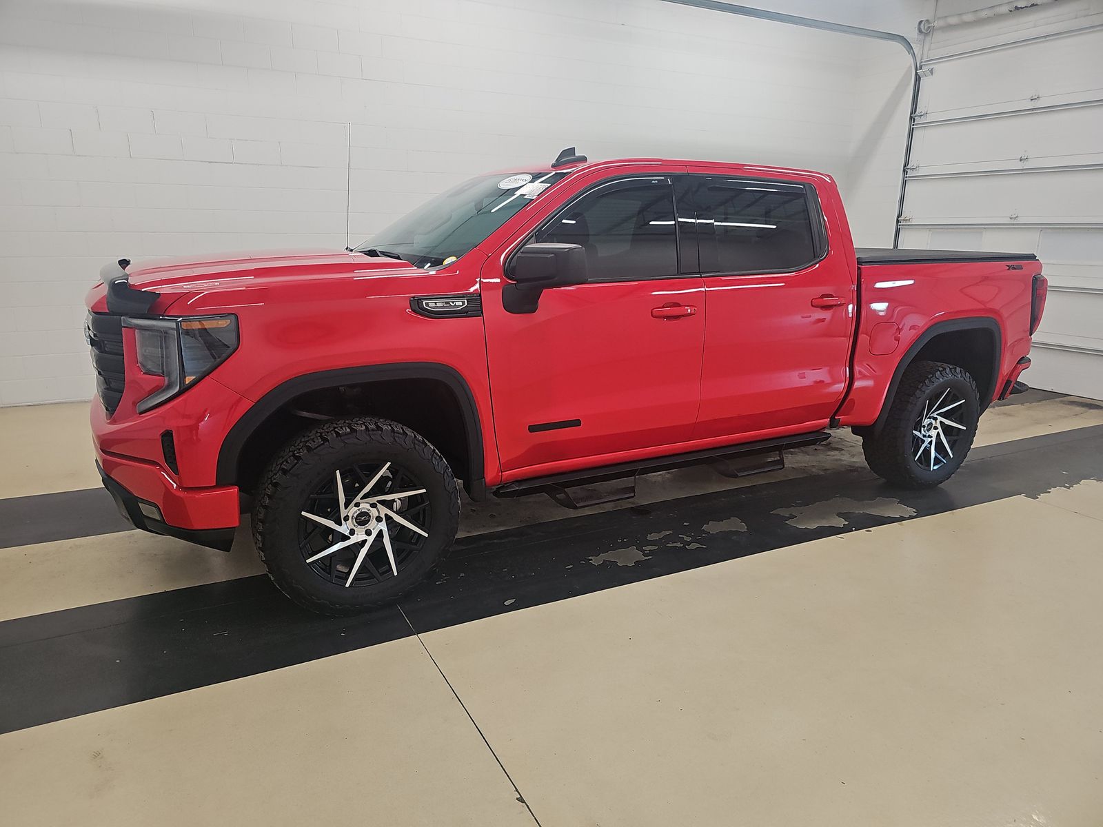 2023 GMC Sierra 4WD Crew Cab Short Box Elevation's photo