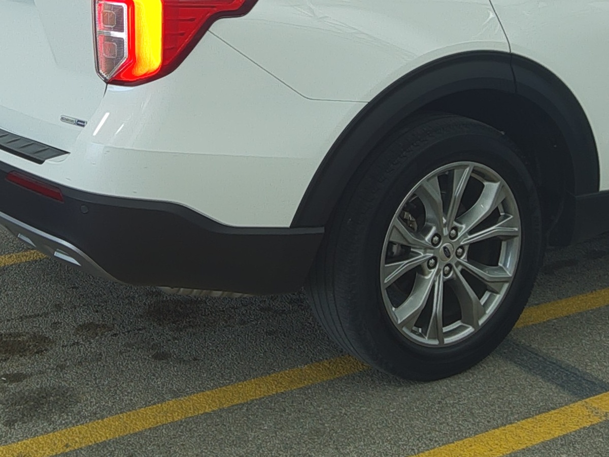 FORD EXPLORER - 10