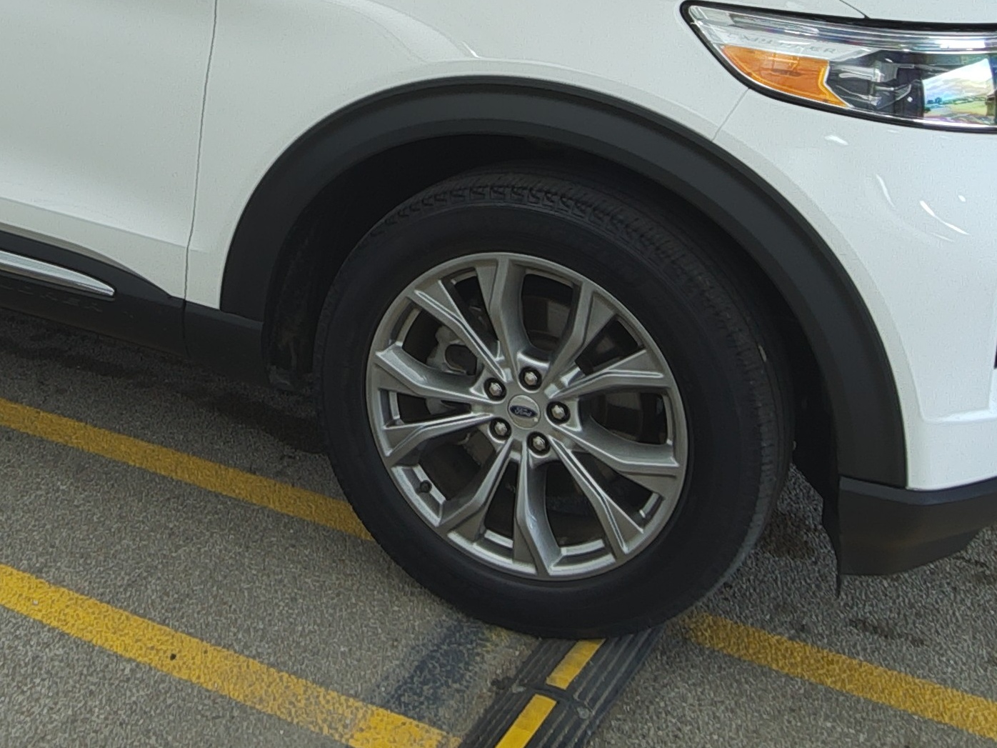 FORD EXPLORER - 9