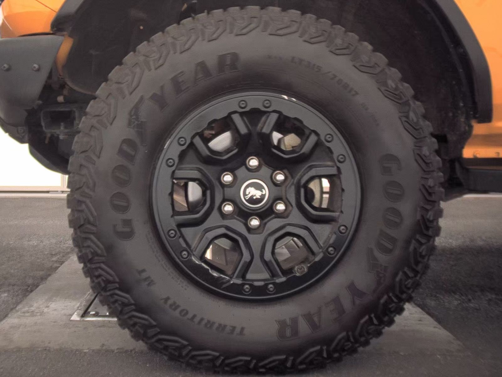FORD BRONCO - 10