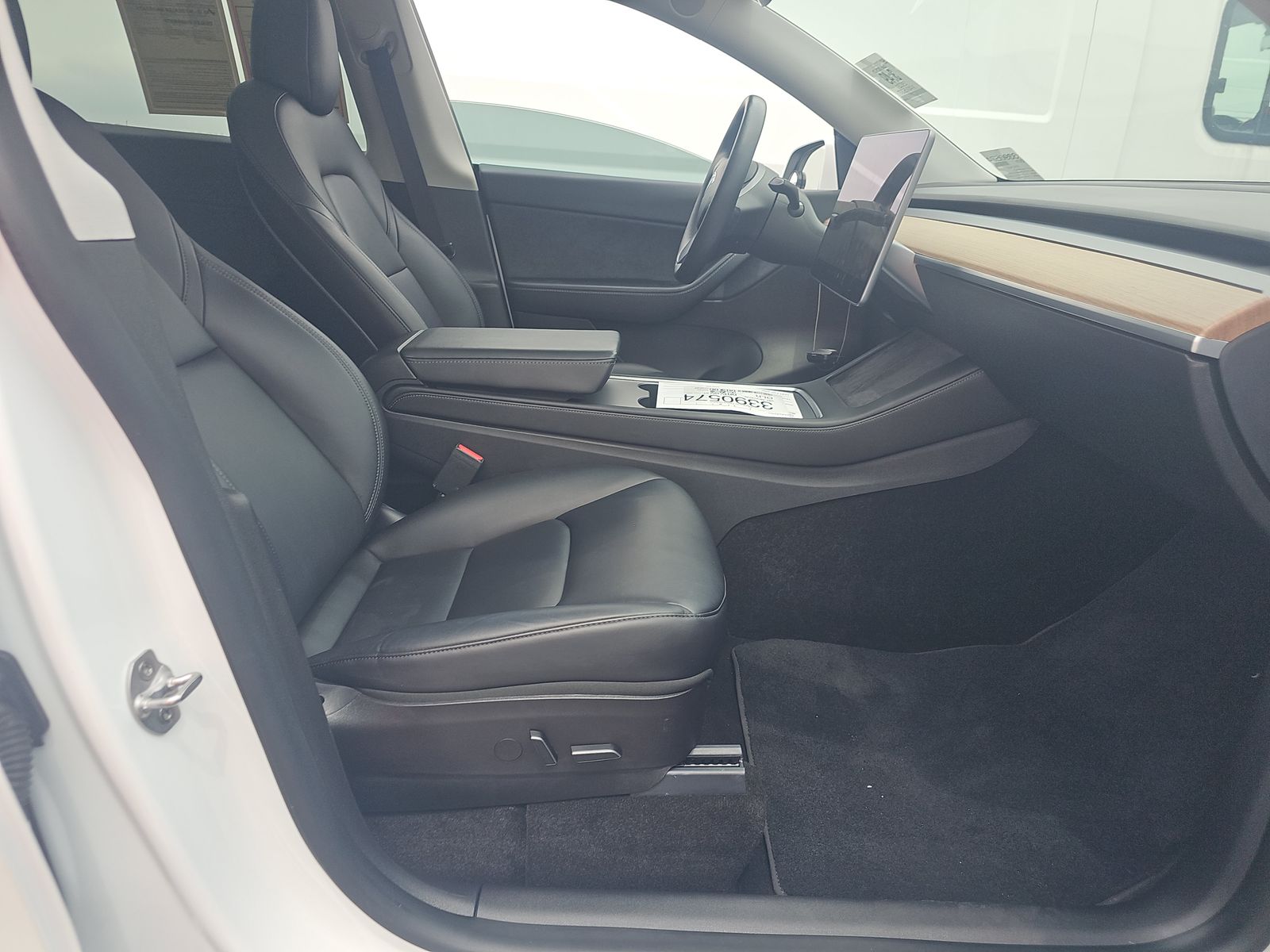 TESLA MODEL Y - 9