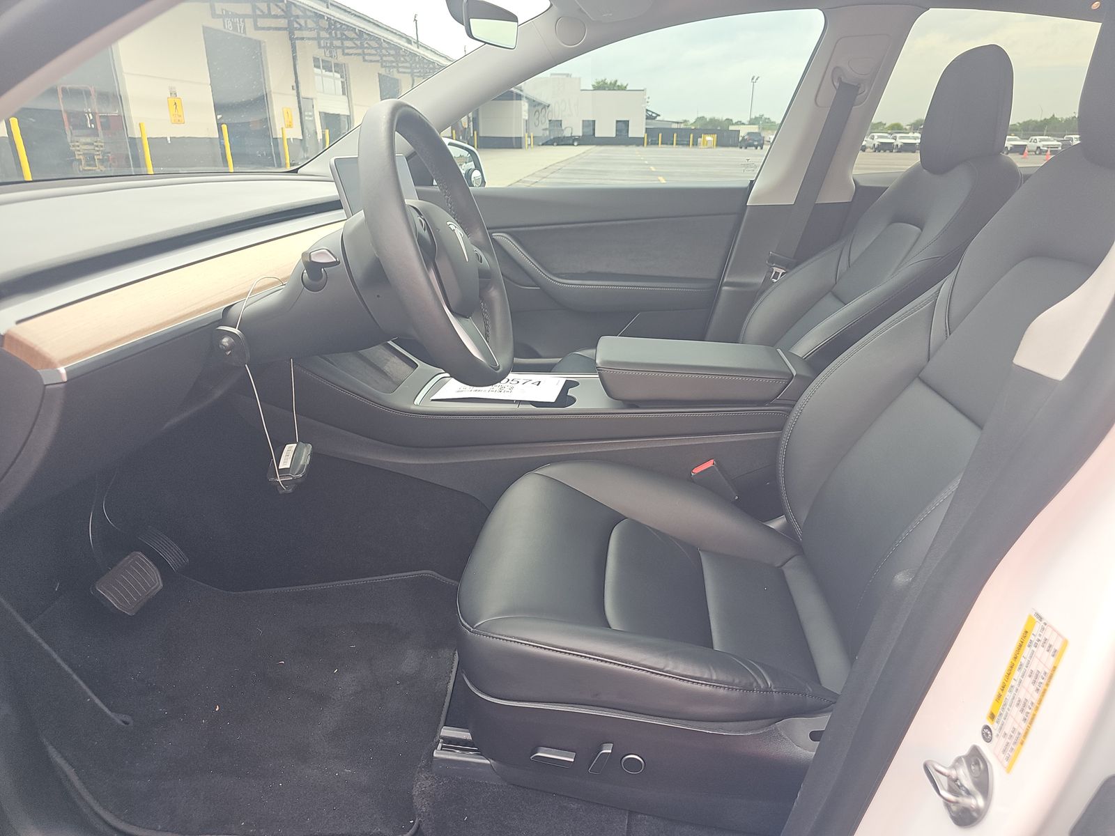 TESLA MODEL Y - 8