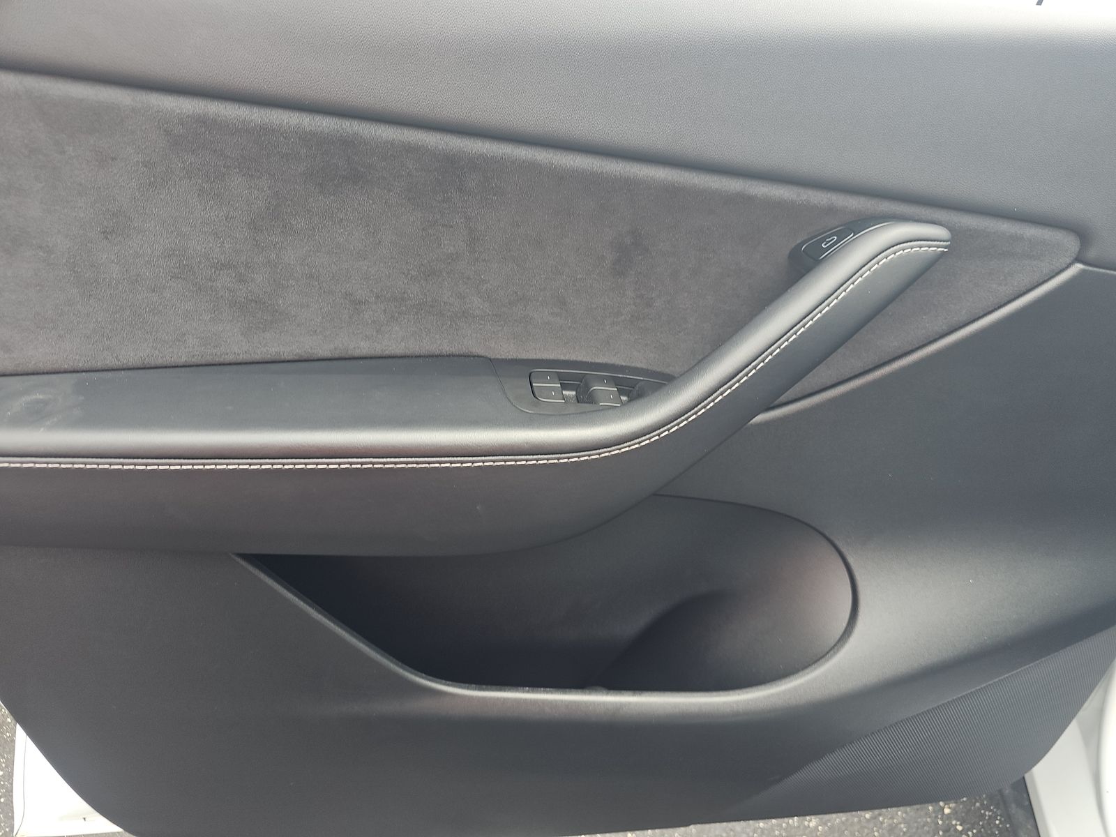 TESLA MODEL Y - 10