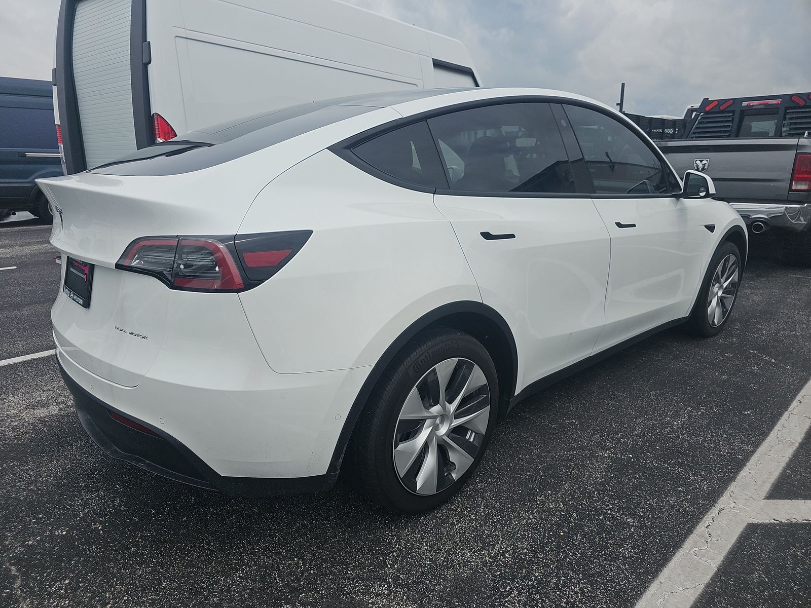 TESLA MODEL Y - 5