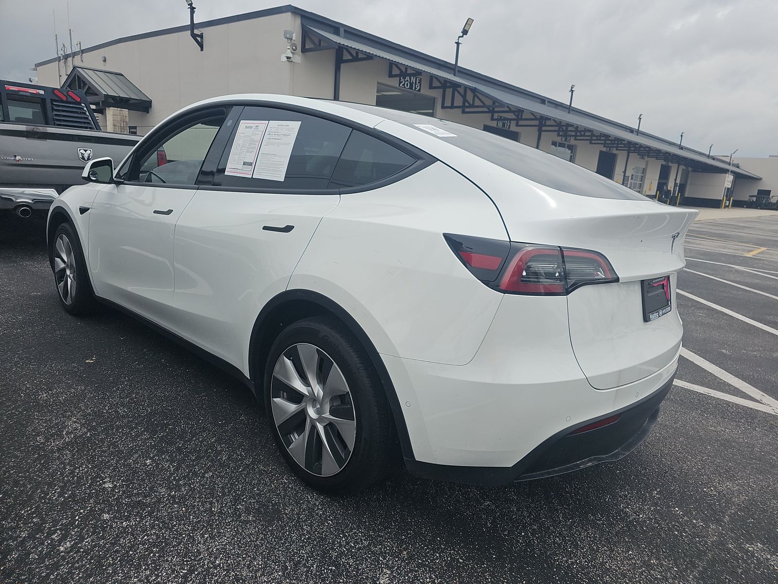 TESLA MODEL Y - 7