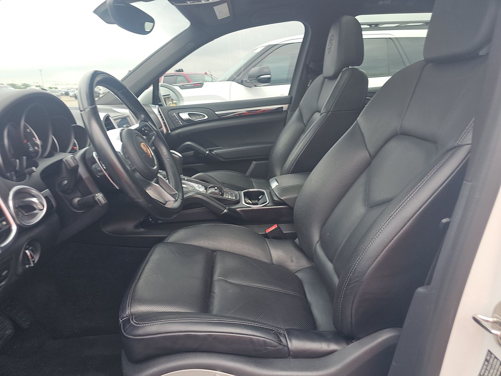PORSCHE CAYENNE - 8
