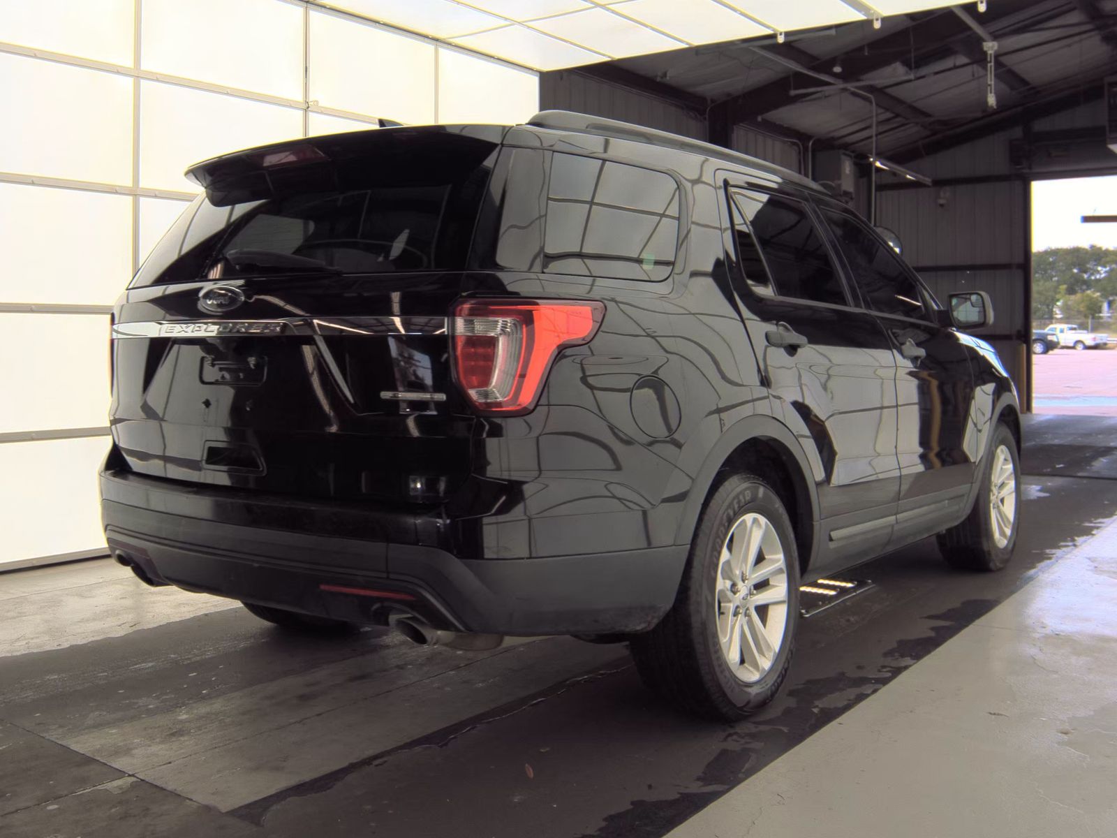 FORD EXPLORER - 6