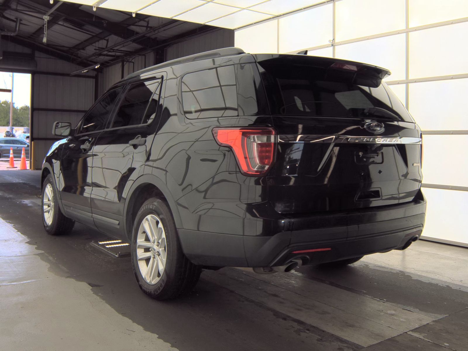 FORD EXPLORER - 9