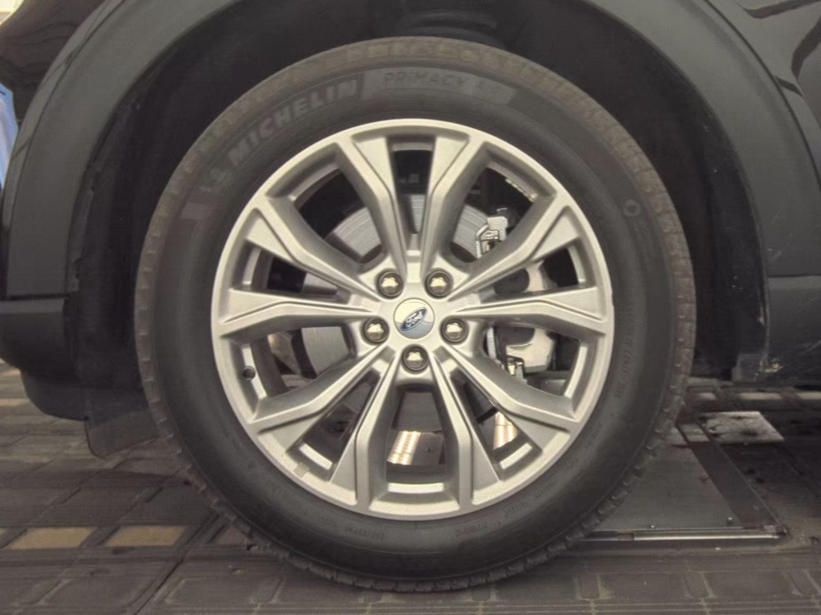 FORD EXPLORER - 10