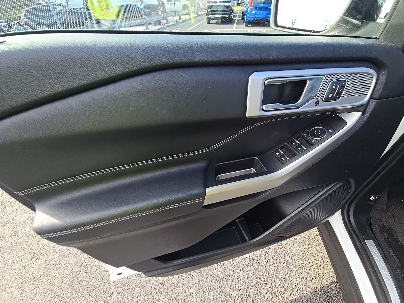 FORD EXPLORER - 10