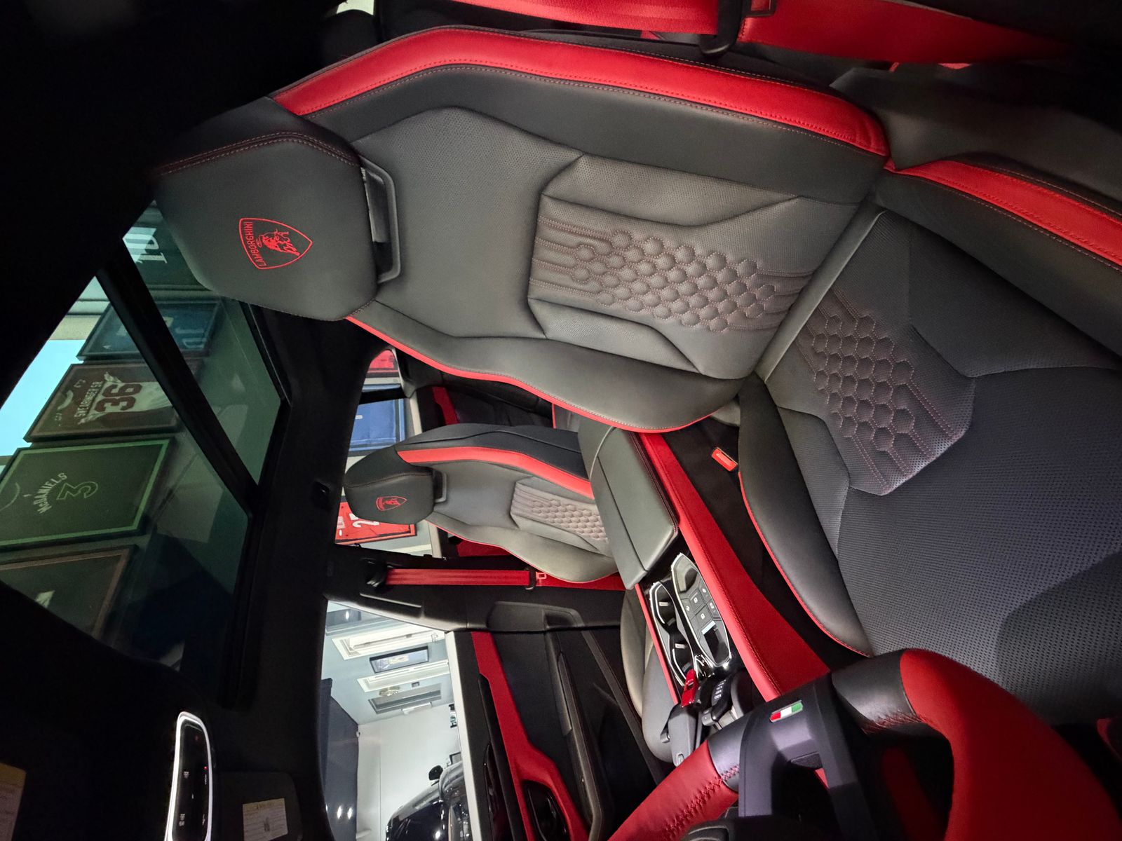 2025 Lamborghini Urus Plug-In Hybrid SE AWD