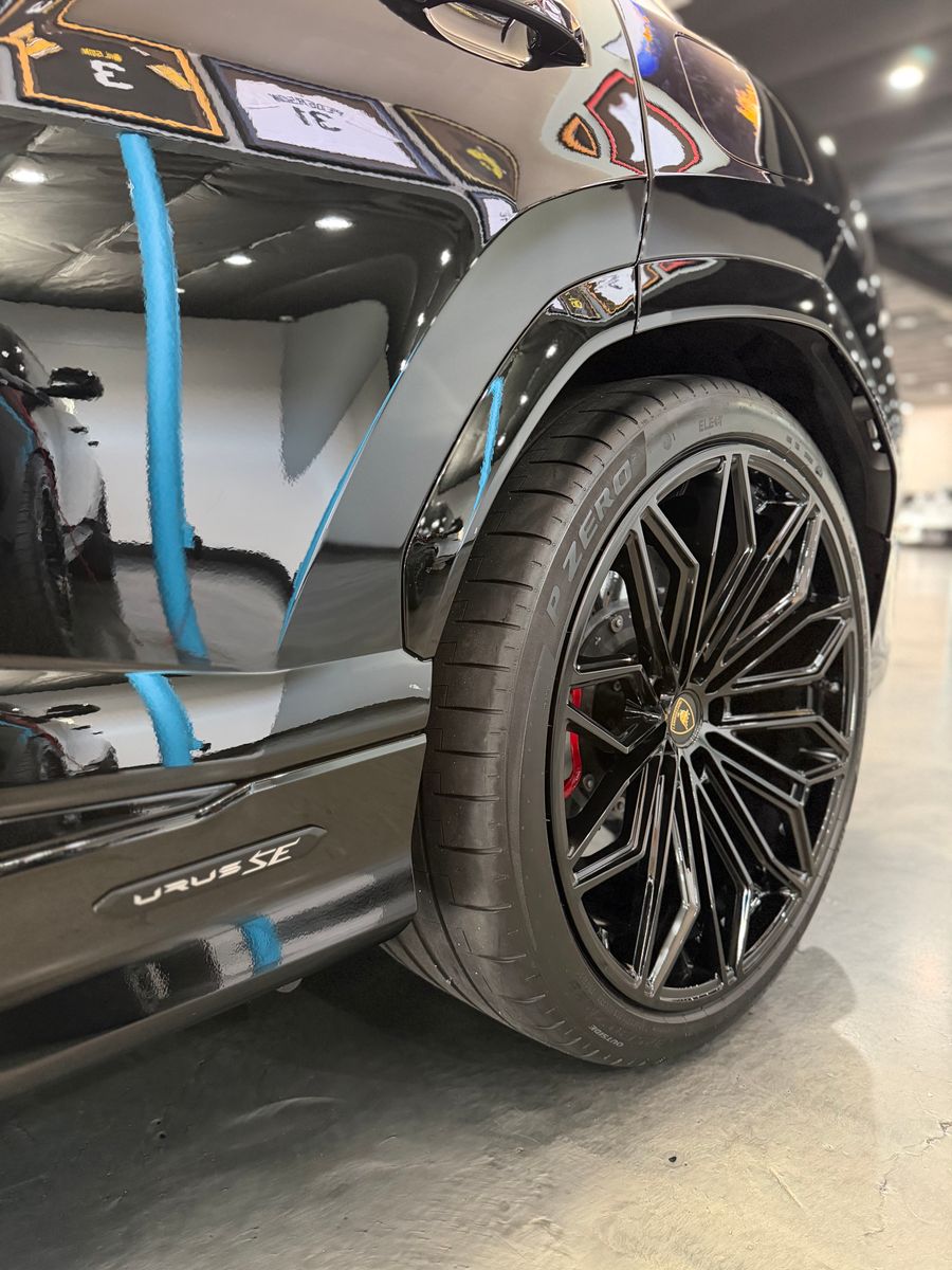 2025 Lamborghini Urus Plug-In Hybrid SE AWD