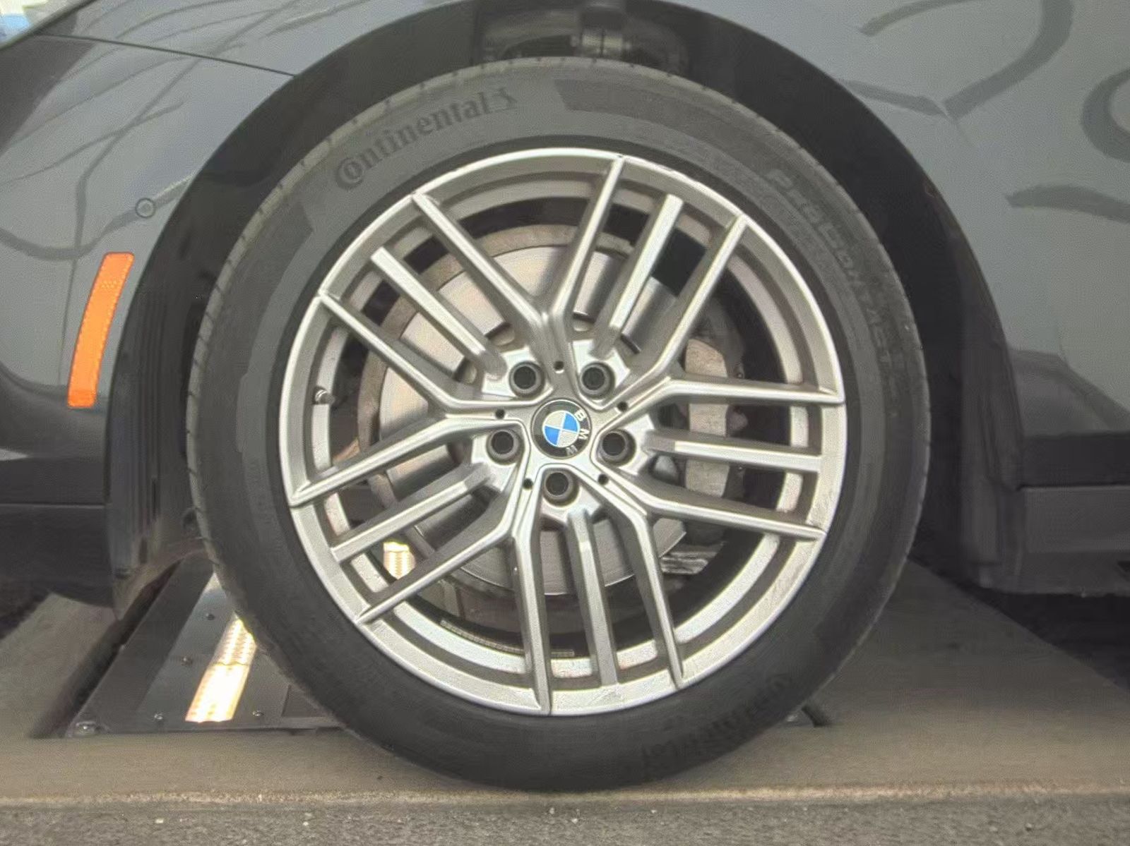 2025 BMW 5 Series 530i RWD