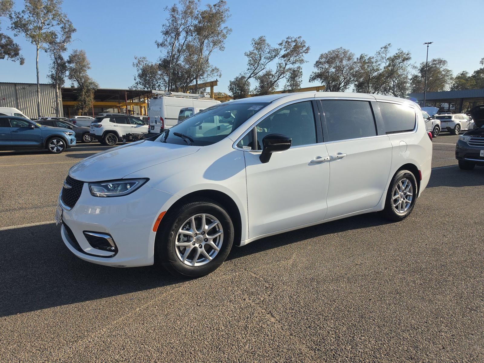 2024 Chrysler Pacifica Touring FWD