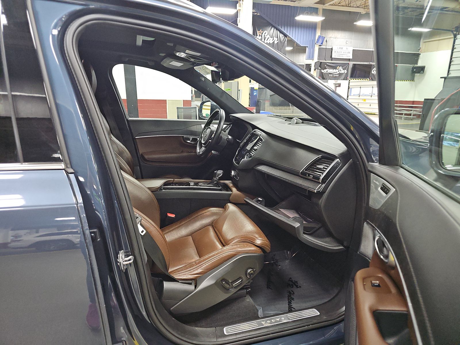 Volvo XC90 T6 Inscription 7-Passenger снимка Volvo XC90 T6 Inscription 7-Passenger
