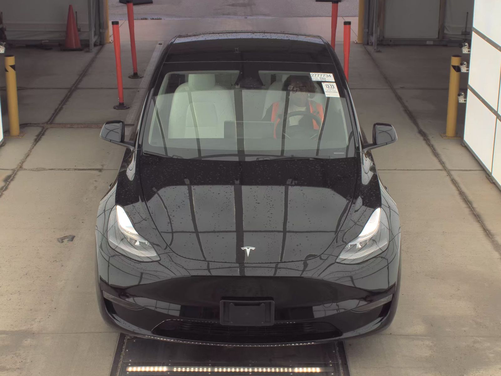 TESLA MODEL Y - 3