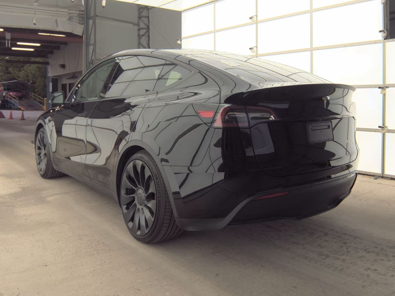 TESLA MODEL Y - 9
