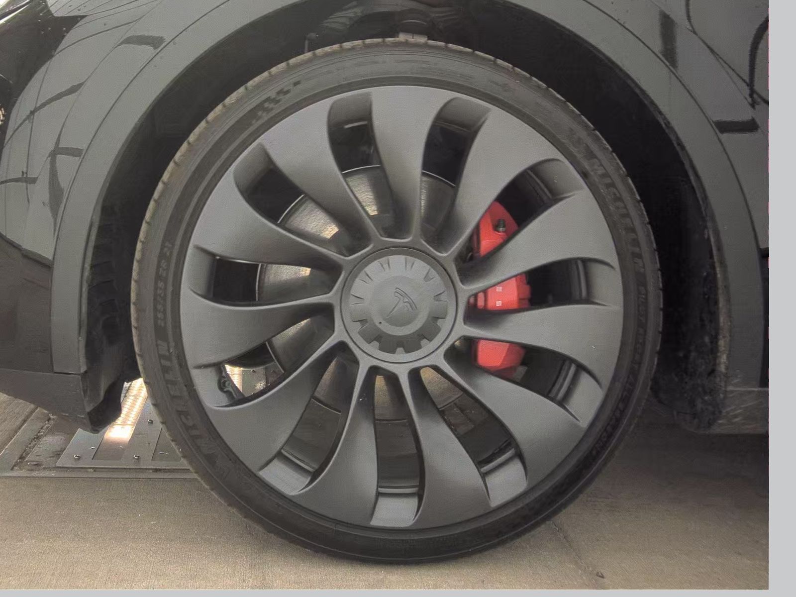 TESLA MODEL Y - 10