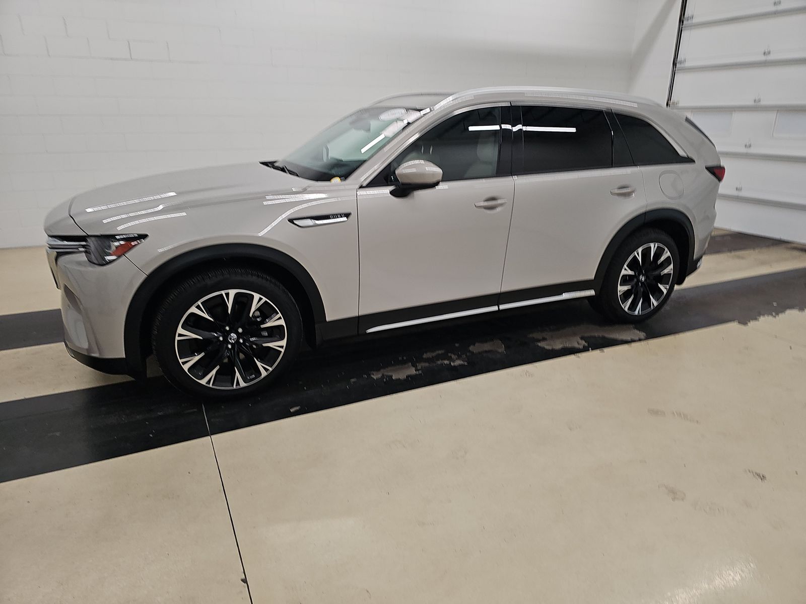 2024 Mazda CX-90 PHEV Premium Package's photo