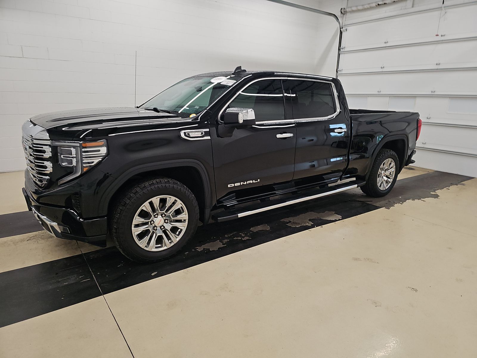 2023 GMC Sierra 4WD Crew Cab Short Box Denali's photo