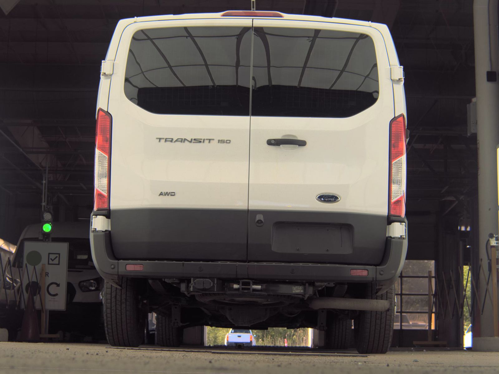 FORD TRANSIT 150 - 8