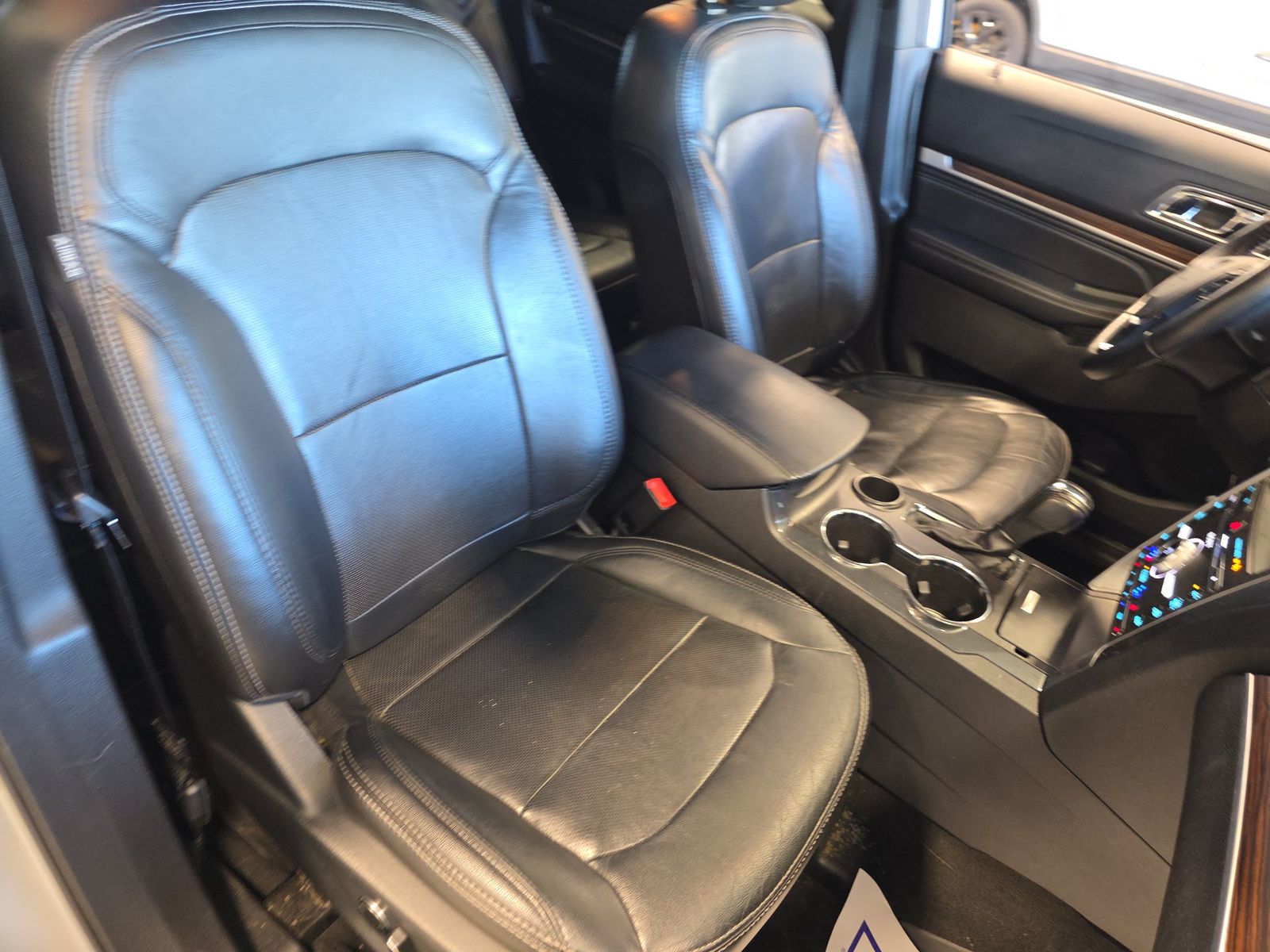 FORD EXPLORER - 9