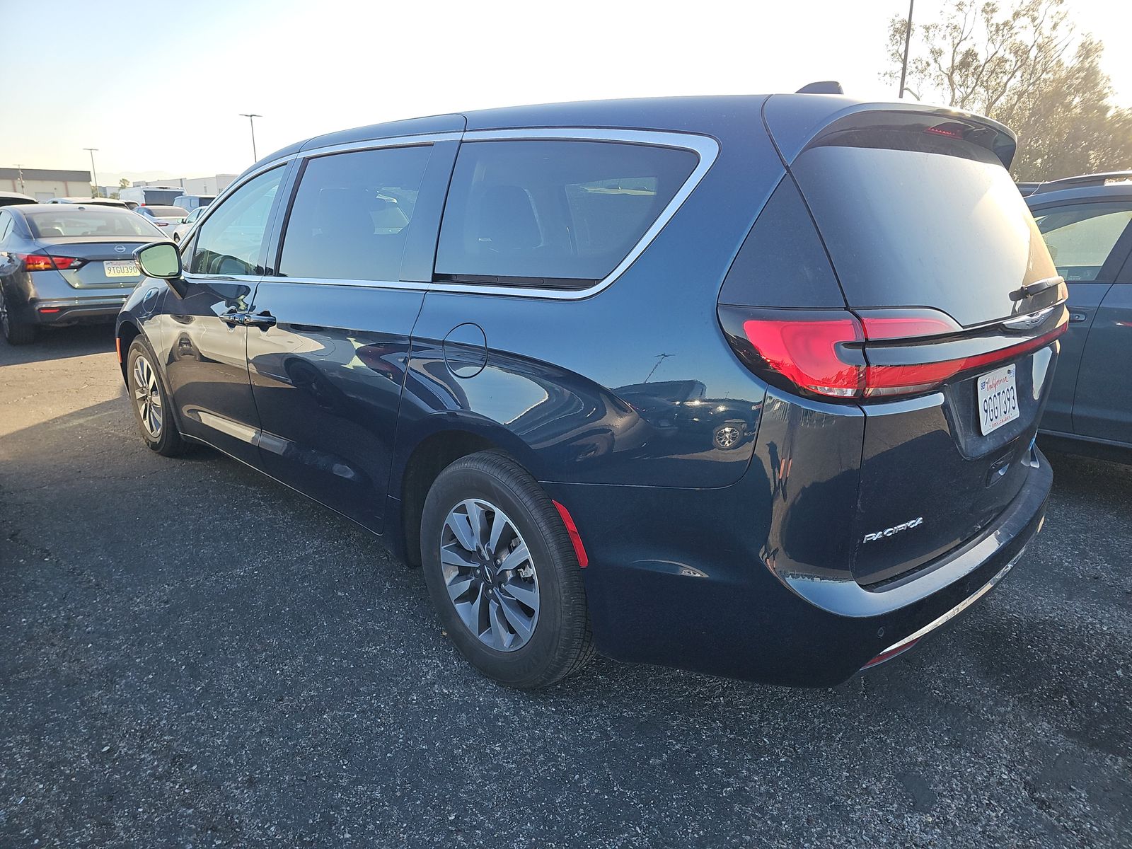2023 Chrysler Pacifica Hybrid Touring L FWD